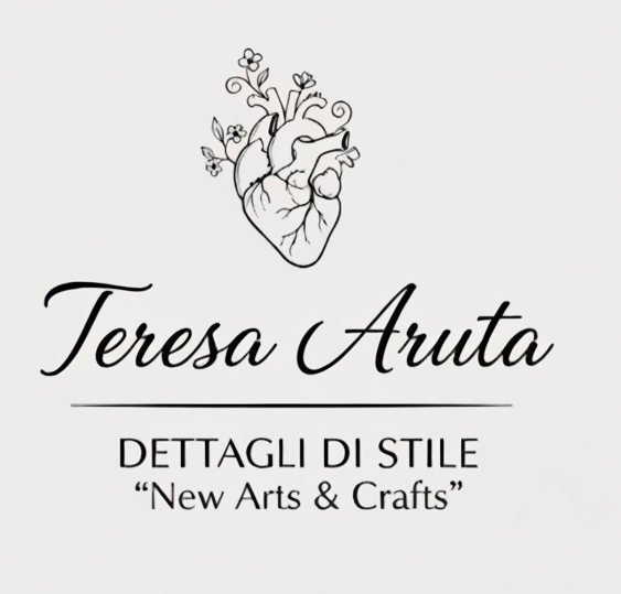 Logo Teresa Aruta con sfondo grigio chiaro